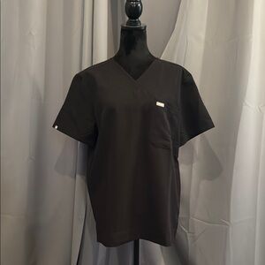 BRAND NEW Women’s FIGS black stretchy scrub top. Size Medium.